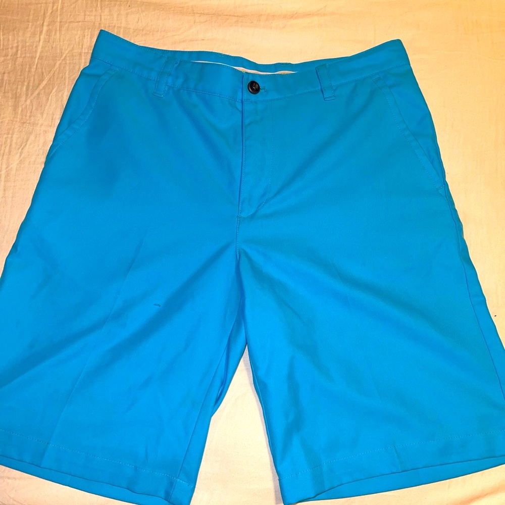 Men’s golf shorts